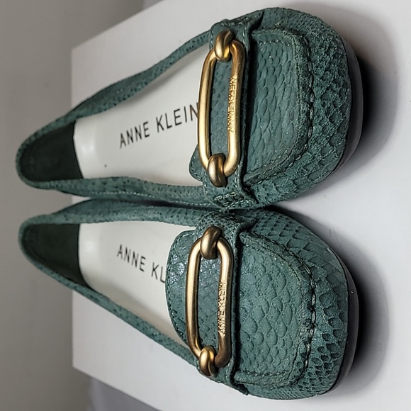 Anne Klein Aknoris green snake print leather loafers size 6M - Picture 3 of 8